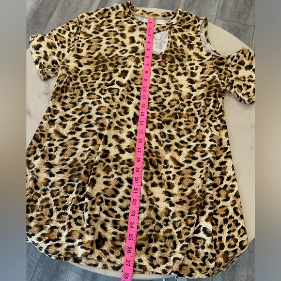 Women’s, Leopard Print, Cutout, Top. - Picture 10 of 12
